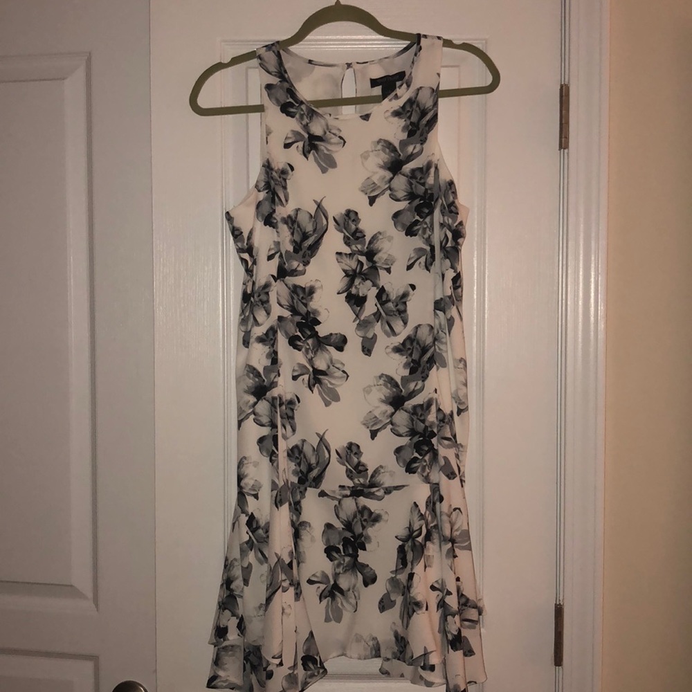 ❗️PRICE DROP❗️WhiteHouseBlackMarket floral dress
